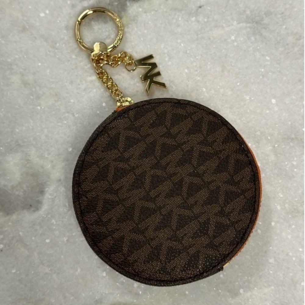 NWT MICHAEL KORS MICHAEL JET SET TRAVEL CIRCLE COIN KEYFOB BRIWN